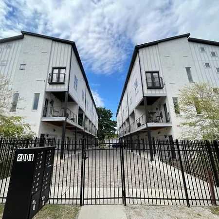 Two Townhomes Rooftop Patios Hillsboro Village Holiday home Nashville