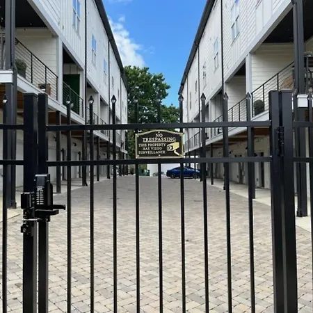 Holiday home Two Townhomes Rooftop Patios Hillsboro Village *