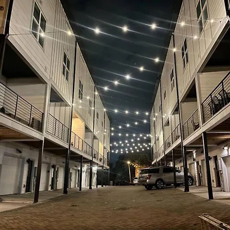 Holiday home Two Townhomes Rooftop Patios Hillsboro Village Nashville