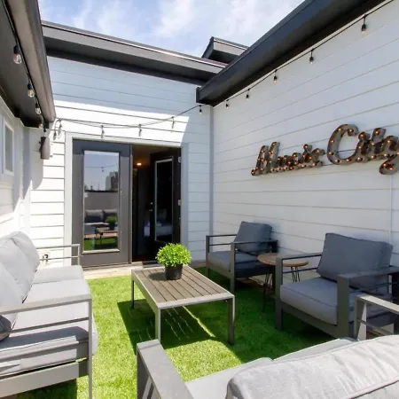 Holiday home Two Townhomes Rooftop Patios Hillsboro Village *