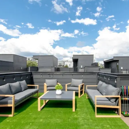 The Honkytonk Haven Hot Tub And Mini Golf Rooftop Holiday home Nashville
