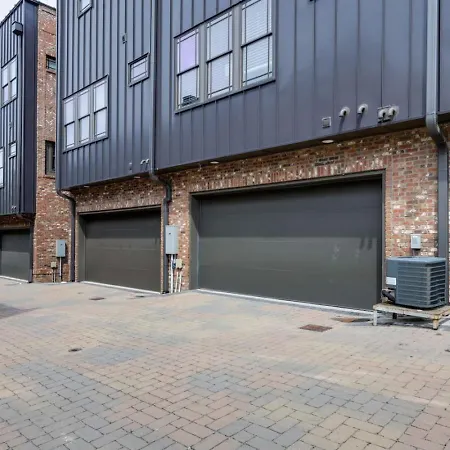 Two Townhomes - Hot Tubs And Rooftop Balconies Holiday home