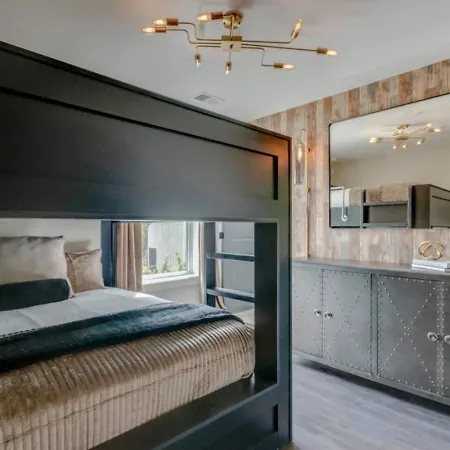 Holiday home The Honkytonk Haven Hot Tub And Mini Golf Rooftop Nashville