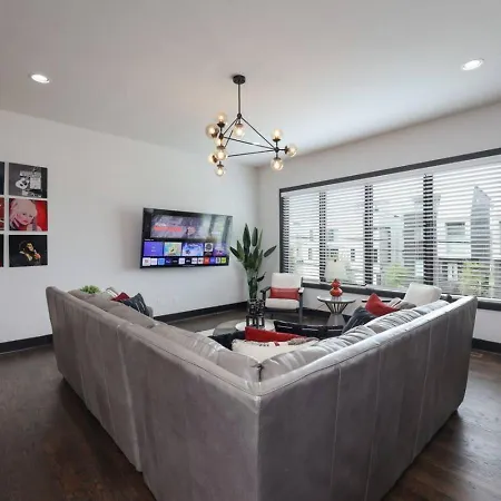 Two Townhomes- Rooftop Lounge- Hot Tub- Views Holiday home *