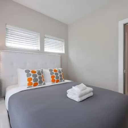 Two Townhomes - Hot Tubs And Rooftop Balconies