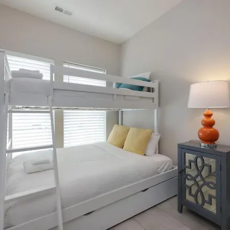 Two Townhomes - Hot Tubs And Rooftop Balconies Holiday home *