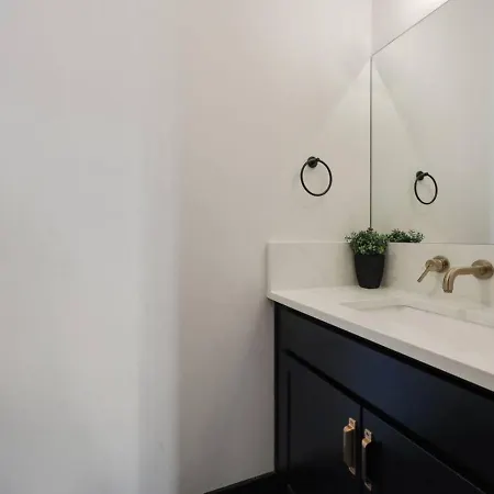 Two Townhomes- Rooftop Lounge- Hot Tub- Views Holiday home Nashville