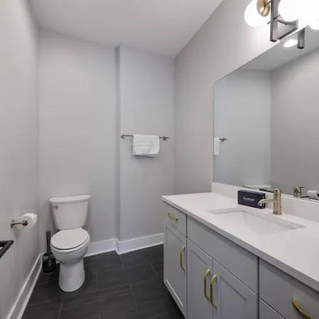 Two Townhomes- Rooftop Lounges- Hot Tub- Game * Nashville