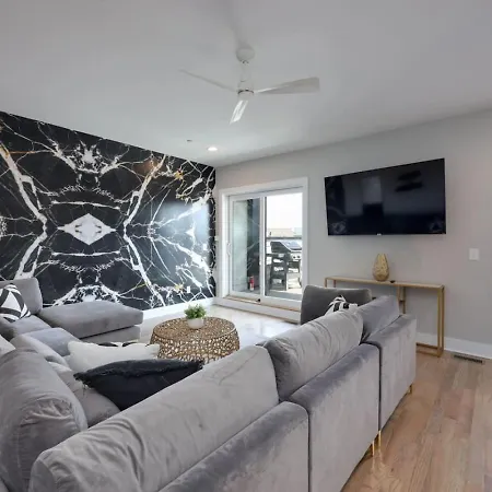 Holiday home Two Townhomes- Rooftop Lounges- Hot Tub- Game *