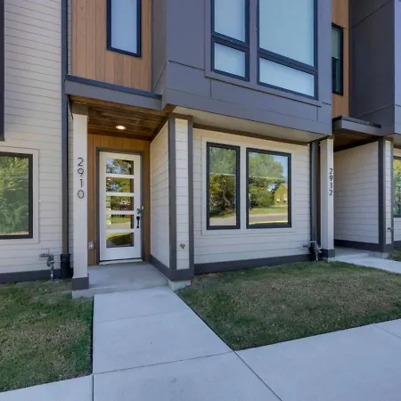 Music Abode And Cowgirl Up Dual Townhomes *
