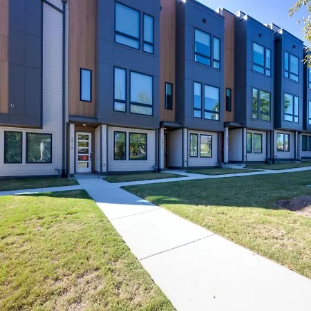 Music Abode And Cowgirl Up Dual Townhomes Holiday home Nashville