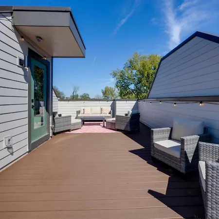 Music Abode And Cowgirl Up Dual Townhomes Holiday home