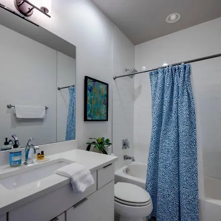Holiday home Luxury Double Townhomes With Two Huge Sky Rooftops *