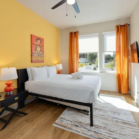 Holiday home Music Abode And Cowgirl Up Dual Townhomes *