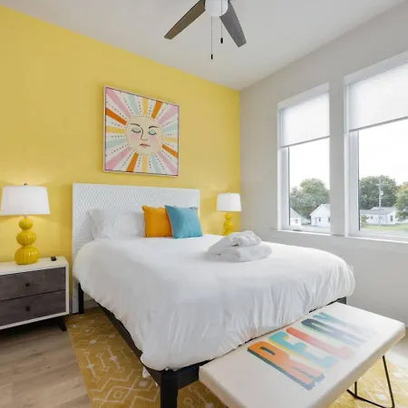 Hey Dolly Denim Dual Townhomes * Nashville