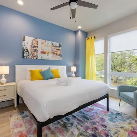 Holiday home Hey Dolly Denim Dual Townhomes *