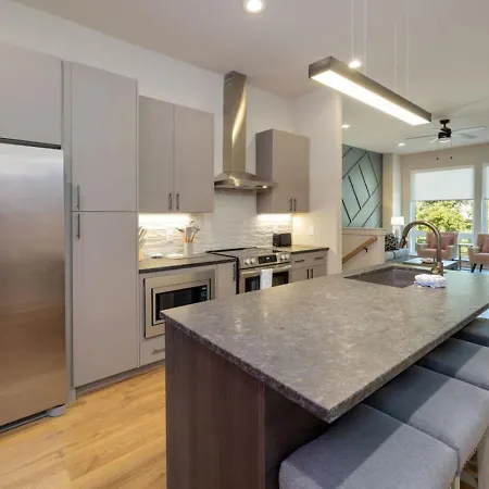 Music Abode And Cowgirl Up Dual Townhomes Holiday home *