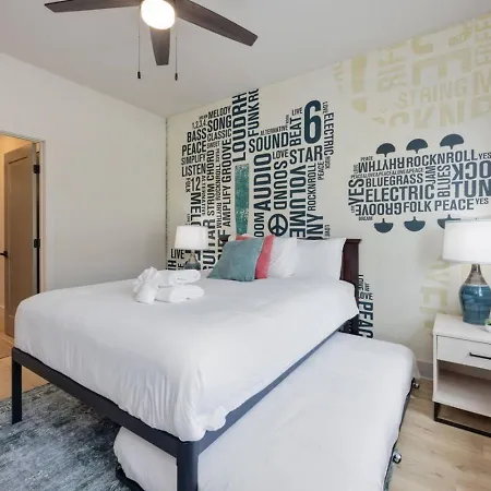 Holiday home Hey Dolly Denim Dual Townhomes Nashville