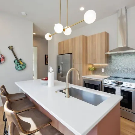 Music Abode And Cowgirl Up Dual Townhomes Holiday home *
