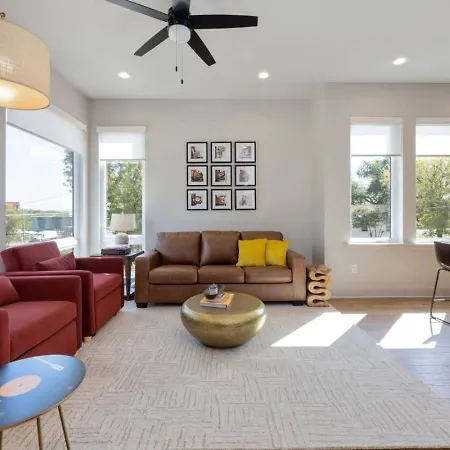 Holiday home Music Abode And Cowgirl Up Dual Townhomes