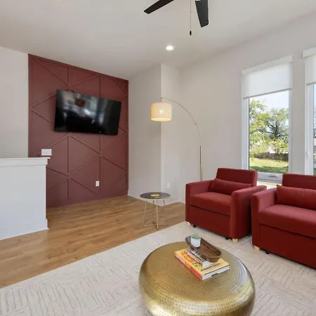 Holiday home Music Abode And Cowgirl Up Dual Townhomes