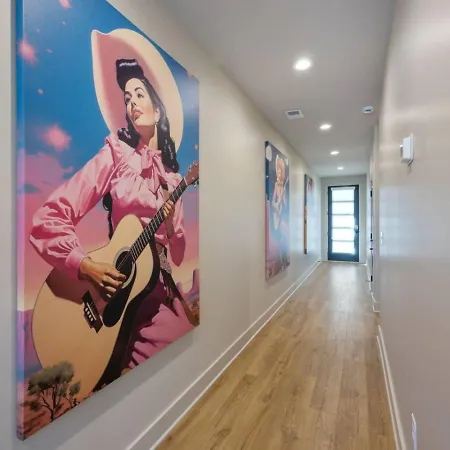 Music Abode And Cowgirl Up Dual Townhomes Holiday home *