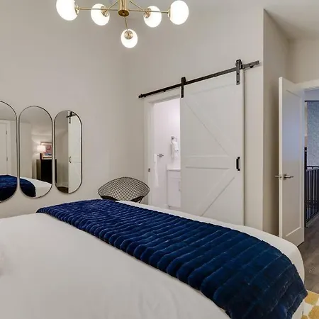 West End 4 Bd,4bath Walk To Bars-close To Broadway Apartment *