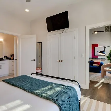 West End 4 Bd,4bath Walk To Bars-close To Broadway Apartment *