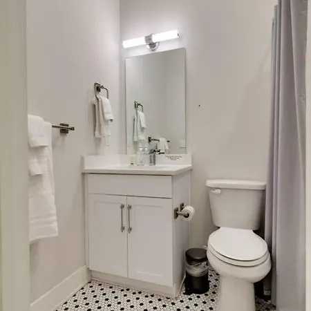 Apartment West End 4 Bd,4bath Walk To Bars-close To Broadway *