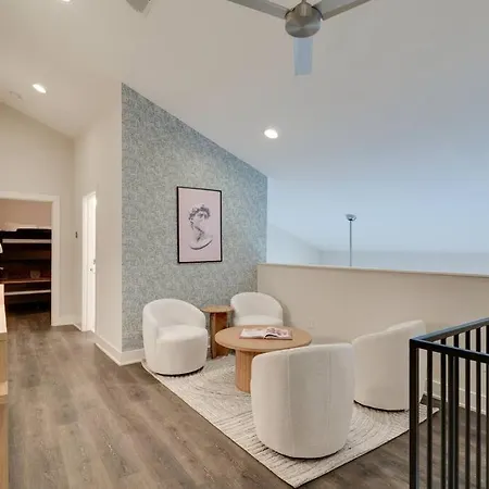 West End 4 Bd,4bath Walk To Bars-close To Broadway Apartment *