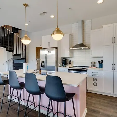 Apartment West End 4 Bd,4bath Walk To Bars-close To Broadway