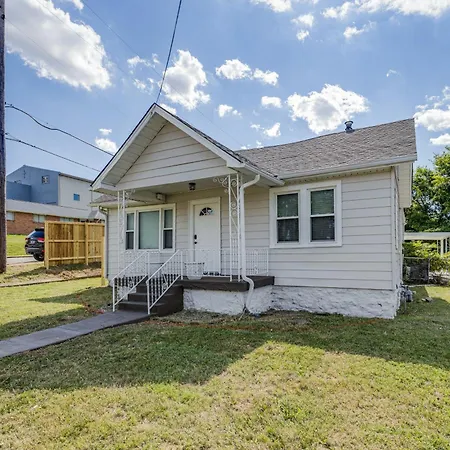 Midtown, Centennial, Vanderbilt Cozy, Cute, Private, And Very Convenient - 607 28th Ave. Unit A Holiday home