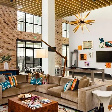 Apartment 5min To Dt Pool King Bed Full Gym Parking Nashville