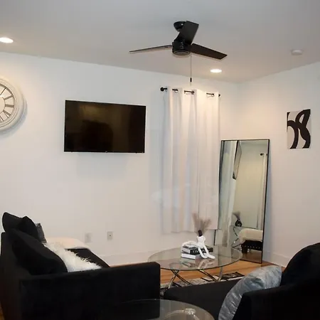 Luxe Retreat! 7mins Near Downtown Nashvegas!