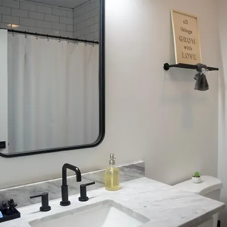 Luxe Retreat! 7mins Near Downtown Nashvegas! Holiday home