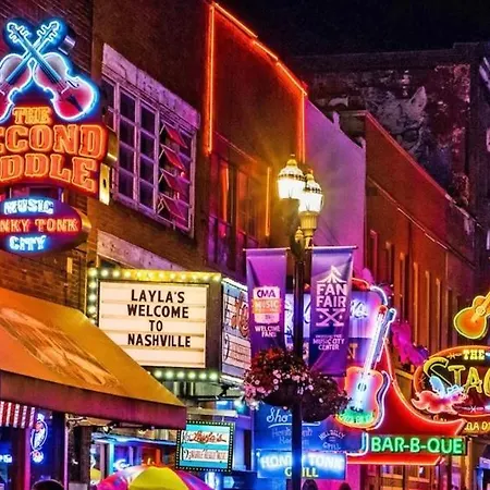 Luxe Retreat! 7mins Near Downtown Nashvegas! Holiday home