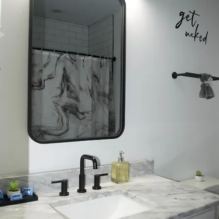 Luxe Retreat! 7mins Near Downtown Nashvegas! *