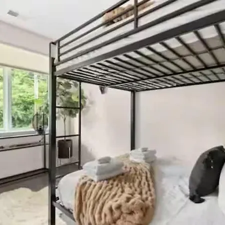 Holiday home Rare Gem Near Downtown-sleeps 10