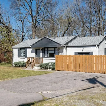 Holiday home The Titan - Pet Friendly Fire-pit Family Friendly *