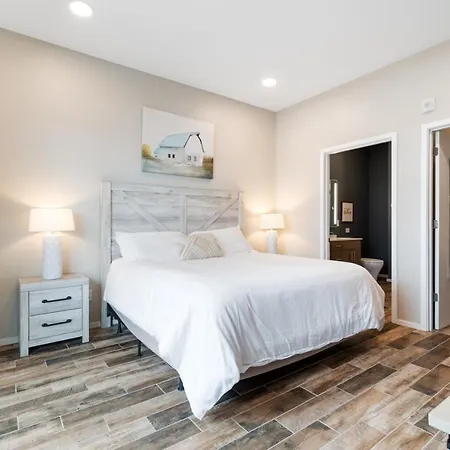 Illume New Modern Downtown Views With A Pool
