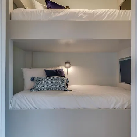 7br Retreat, Rooftops, Garages, Walkable To Faves 5 Mins To Nissan Stadium, Less Than 10 Mins To Broadway, 24 Hr Hospitality, Great For Groups Nashville