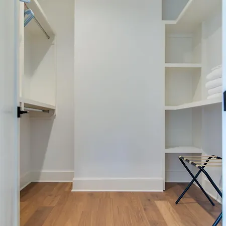 7br Retreat, Rooftops, Garages, Walkable To Faves 5 Mins To Nissan Stadium, Less Than 10 Mins To Broadway, 24 Hr Hospitality, Great For Groups