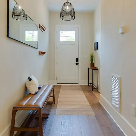 7br Retreat, Rooftops, Garages, Walkable To Faves 5 Mins To Nissan Stadium, Less Than 10 Mins To Broadway, 24 Hr Hospitality, Great For Groups *