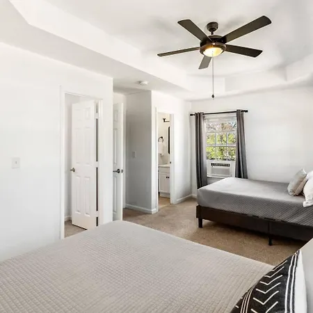 Holiday home Perfect Sleep 20 Downtown 10 Queen Beds *