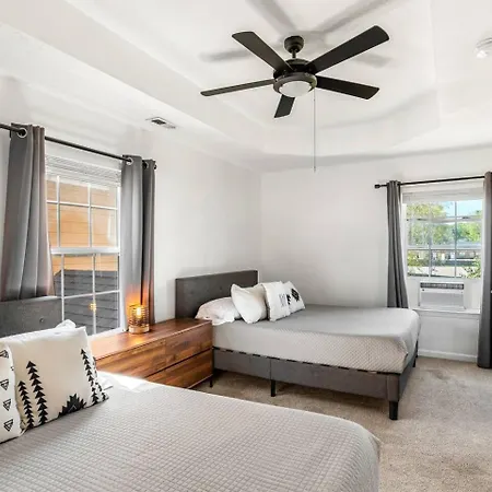 Holiday home Perfect Sleep 20 Downtown 10 Queen Beds