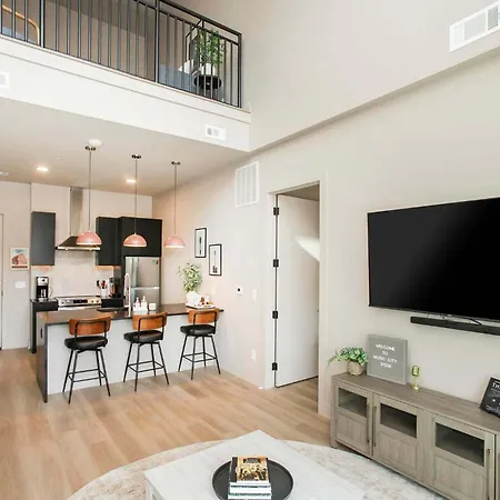 Chic 2br With Loft In East Nash Sleeps 6 Apartment