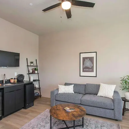 Chic 2br With Loft In East Nash Sleeps 6 *