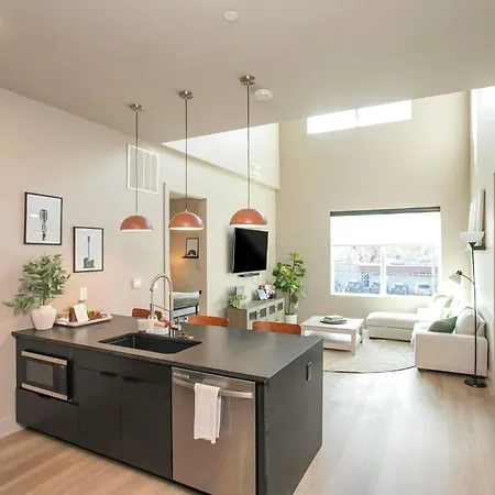 Chic 2br With Loft In East Nash Sleeps 6 *