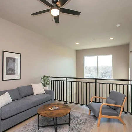 Chic 2br With Loft In East Nash Sleeps 6 Nashville