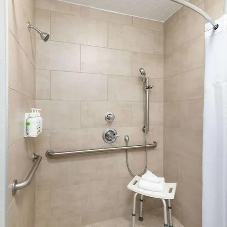 Baymont By Wyndham Airport Hotel 2*